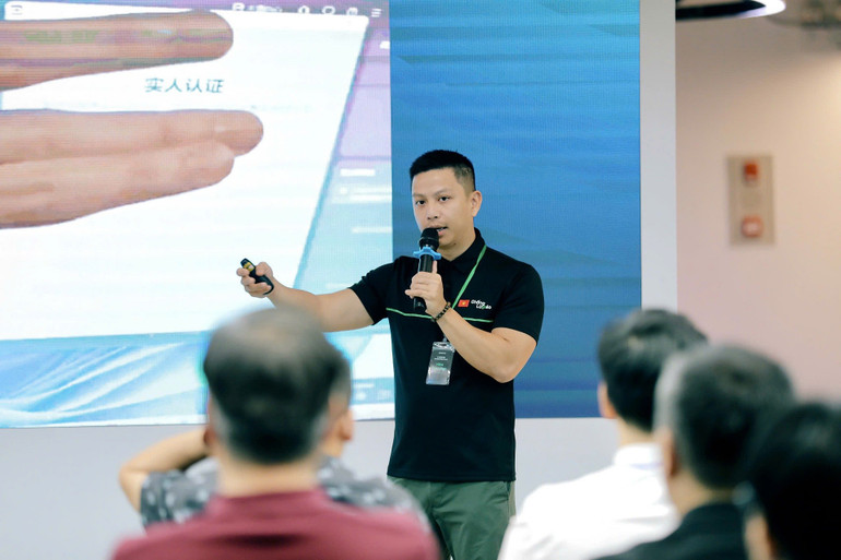 Chuyên gia an ninh mạng Ngô Minh Hiếu (Hiếu PC) z7009306904290-fb069274f92d4f1b62827ebd0e13c3ba.jpg