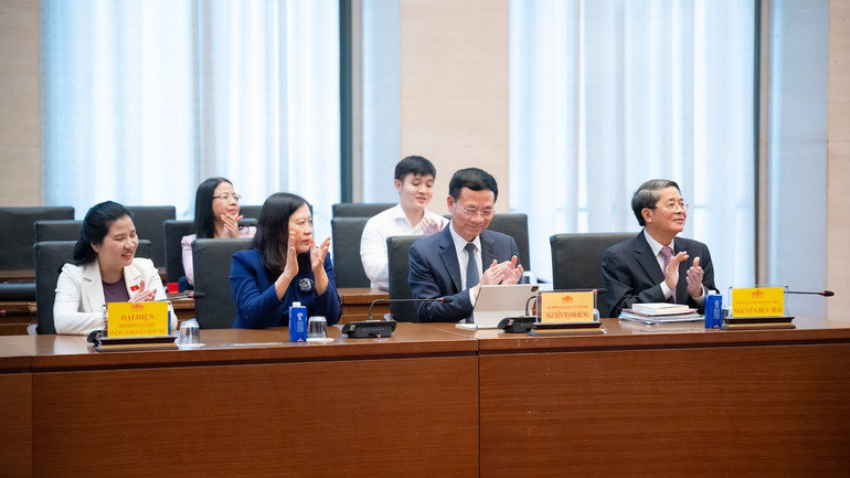 Vice Chairman of the National Assembly Nguyen Duc Hai, Minister of Science and Technology Nguyen Manh Hung, and other delegates attending the conference. (Photo: Vu Hieu) z816705.jpg