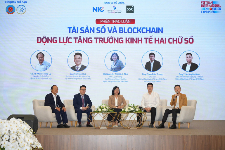 Diễn đàn “Thị trường tài sản số: Từ xu hướng tới bứt phá” do Bộ Tài chính, Bộ Khoa học và Công nghệ, Ủy ban Chứng khoán Nhà nước và Hiệp hội Blockchain và Tài sản số Việt Nam (VBA) phối hợp tổ chức. (Ảnh VBA) panel-7106.jpg