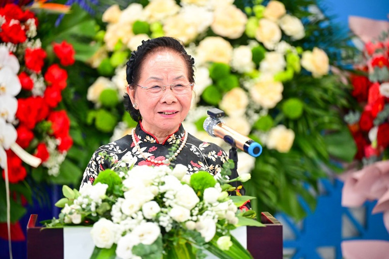 Giáo sư, Tiến sĩ Nguyễn Thị Doan phát biểu chúc mừng tại buổi lễ. 3.jpg