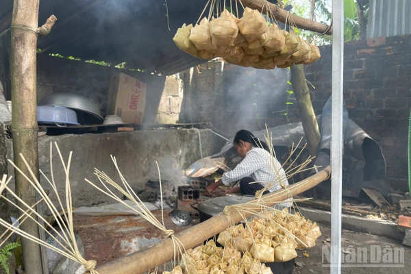 Bánh Kà Tum mang đậm dấu ấn văn hóa của người Khmer. (Ảnh: Hoàng Lê)