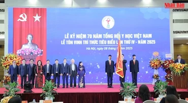 [Video] Tổng hội Y học Việt Nam kỷ niệm 70 năm thành lập, đón nhận Huân chương Lao động hạng Nhất