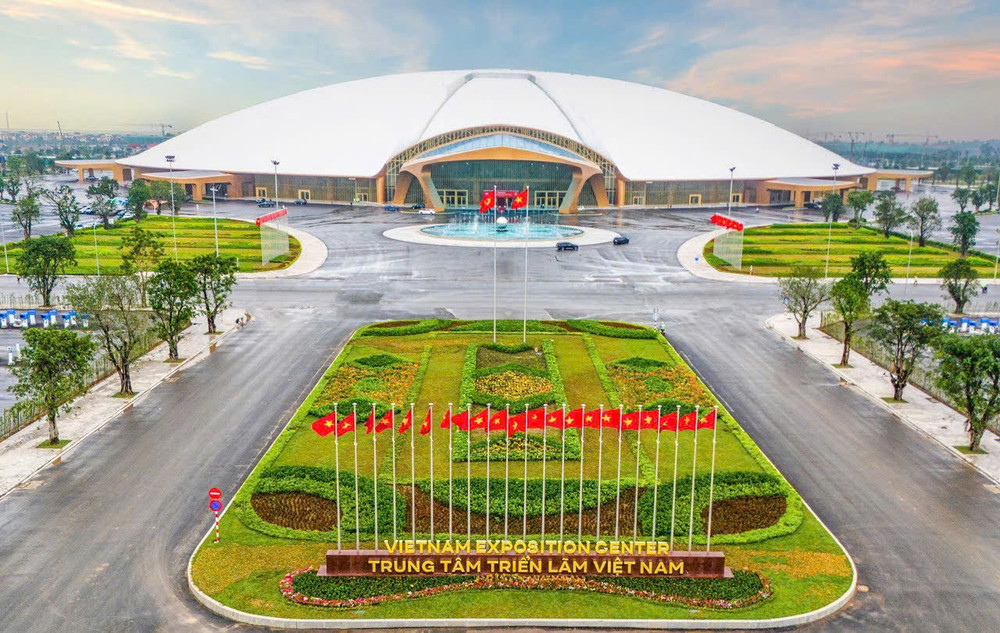 Trung tâm Triển lãm Việt Nam (VEC) tọa lạc tại đường Trường Sa, xã Đông Hội và Xuân Canh, Đông Anh, Hà Nội.