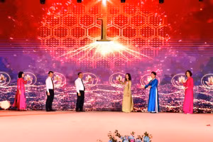 Nghi thức khai mạc Lễ hội áo dài Hải Phòng lần thứ V năm 2026 với chủ đề “Phụ nữ Hải Phòng-Di sản và kết nối”.