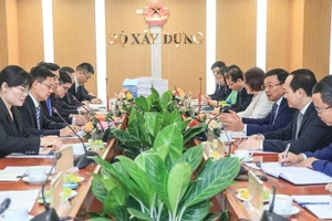 Toàn cảnh buổi làm việc giữa Bộ Xây dựng và Cục Hợp tác kinh tế quốc tế, Bộ Thương mại Trung Quốc. (Ảnh: Tạ Hải)