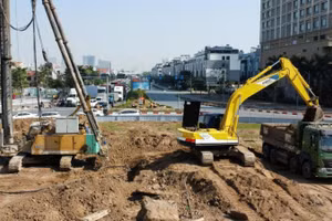 Thành phố Hải Phòng hiện đang triển khai thi công xây dựng nhiều công trình, dự án trọng điểm ngành giao thông vận tải. (Ảnh: nút giao thông Bùi Viện-Lê Hồng Phong đang được thi công).