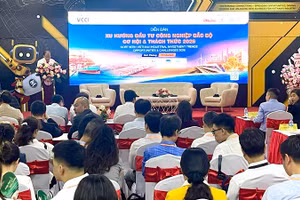 Quang cảnh Diễn đàn.