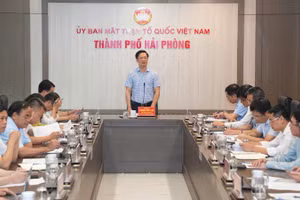 Chủ tịch Ủy ban Mặt trận Tổ quốc Việt Nam thành phố Hải Phòng Phạm Văn Lập chủ trì buổi làm việc.