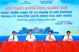 Chủ tọa Hội thảo khoa học quốc gia về phát triển kinh tế tư nhân tại Hải Phòng.
