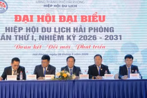 Đoàn Chủ tịch Đại hội.