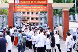 Thí sinh dự kỳ thi tốt nghiệp trung học phổ thông tại một điểm thi ở đặc khu Cát Hải (Hải Phòng). (Ảnh: XUÂN THỦY)