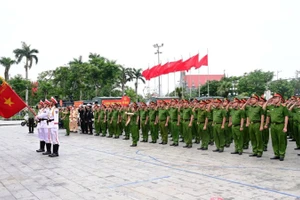 Các lực lượng Công an thành phố Hải Phòng ra quân thực hiện đợt cao điểm tấn công, trấn áp tội phạm, bảo đảm an ninh, trật tự phục vụ Đại hội Đảng các cấp, các hoạt động kỷ niệm, sự kiện chính trị quan trọng trên địa bàn thành phố.