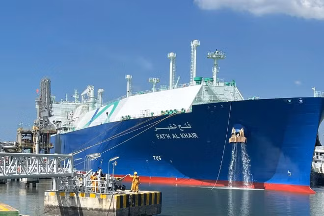 Tàu Fat’h Al Khair 63.000 tấn chở LNG cập cảng Kho cảng LNG Thị Vải.