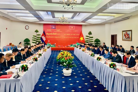 Quang cảnh kỳ họp giữa Ủy ban Chuyên trách hai nước Việt Nam-Campuchia.