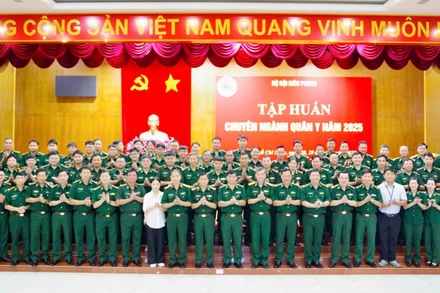 Học viên tham gia lớp tập huấn chuyên ngành quân y. 