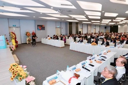 Quang cảnh hội nghị khoa học Bệnh viện Gia An 115.