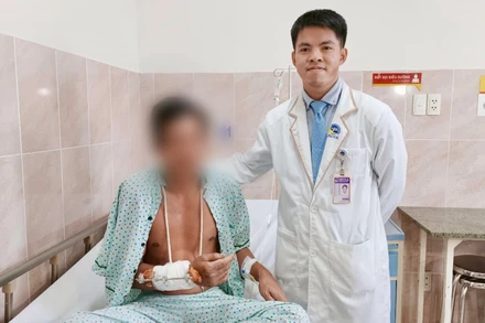 Bệnh nhân sau ca nối chi tại Bệnh viện đa khoa Xuyên Á.