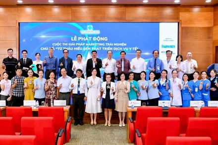 Đại biểu cùng tham gia phát động cuộc thi.