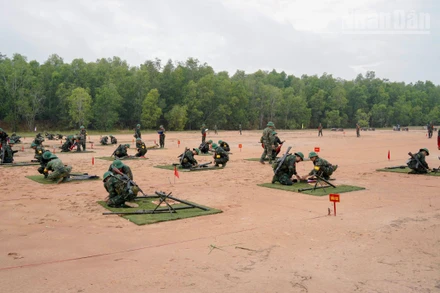 Công tác huấn luyện tại Trung đoàn Gia Định.