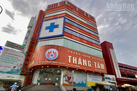 Phòng khám Tháng Tám liên tục bị phát hiện vi phạm về hành vi "vẽ bệnh, moi tiền". 