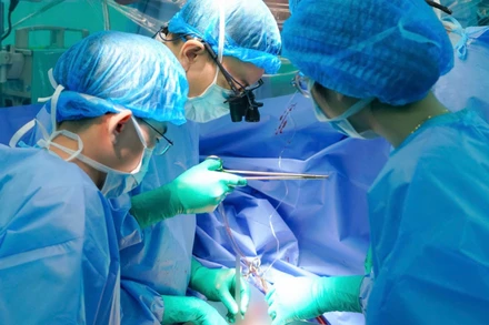 Ê-kíp thực hiện ca ghép tim thứ 9 tại Bệnh viện đại học Y dược Thành phố Hồ Chí Minh.