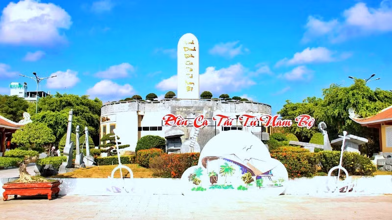 Khu tưởng niệm cố nhạc sĩ Cao Văn Lầu, một trong những công trình biểu tượng trưng bày và lưu giữ về văn hóa phi vật thể tại Cà Mau.