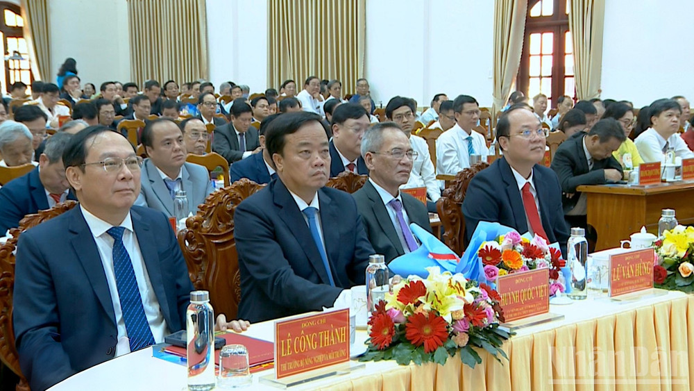 Các đại biểu là lãnh đạo tỉnh Cà Mau và Bạc Liêu tham dự tại buổi lễ. ndo_br_hop-nhat-6-5991.jpg