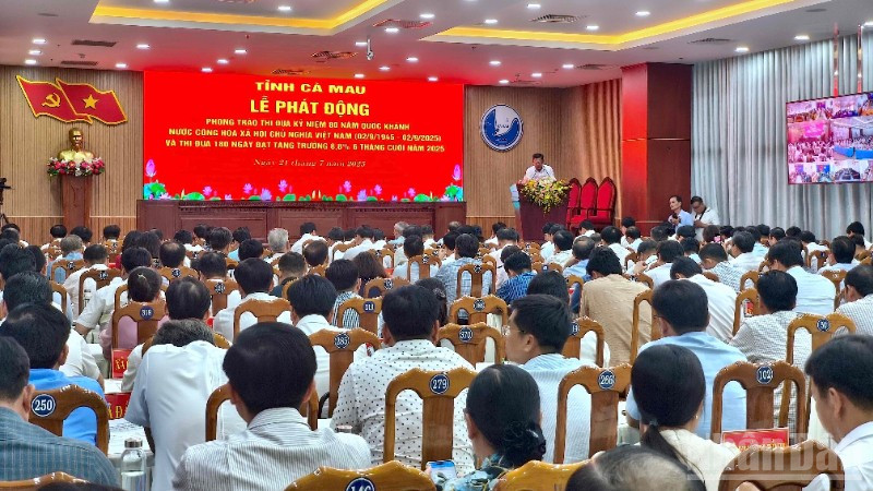 Quang cảnh Lễ phát động phong trào thi đua tại Cà mau vào chiều 21/7.