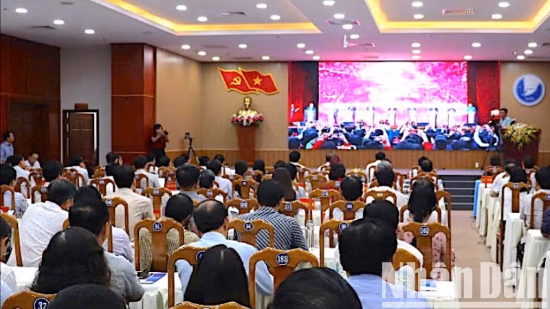 Ủy ban nhân dân tỉnh Cà Mau tổ chức Lễ phát động Phong trào “Bình dân học vụ số” vào chiều 18/6.