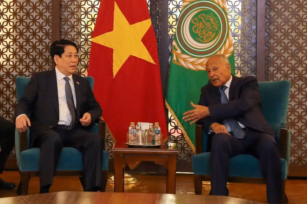 Chủ tịch nước Lương Cường gặp Tổng Thư ký Liên đoàn Arab Ahmed Aboul Gheit. (Ảnh XUÂN KỲ)