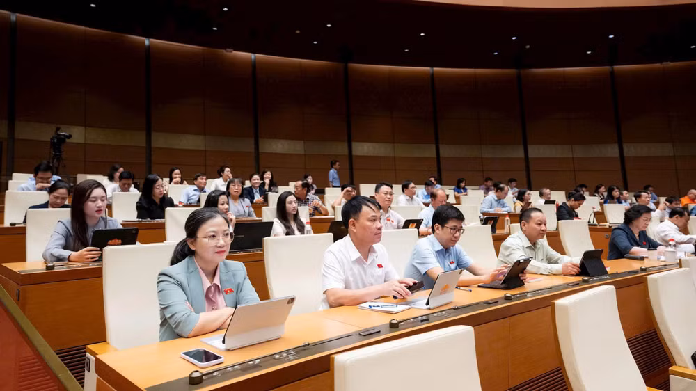 Các đại biểu Quốc hội tham dự phiên họp toàn thể trên hội trường ngày 11/8, góp ý cho dự thảo Luật Phát triển đô thị. Ảnh: Quốc Khánh