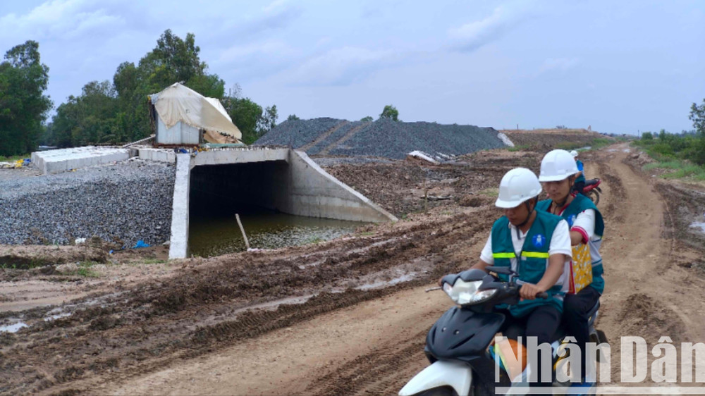 Một cống hộp trên tuyến cao tốc đoạn qua Cà Mau trong giai đoạn hoàn thiện. cao-toc-6-7481.jpg