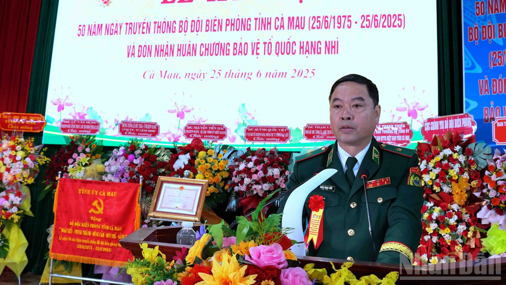Thiếu tướng Trần Ngọc Hữu, Phó Tư lệnh Bộ đội Biên phòng phát biểu chúc mừng tại lễ kỷ niệm. ndo_br_bp-6-7289.jpg
