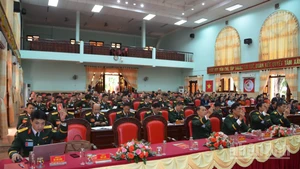 Đại biểu tham dự Đại hội biểu quyết thống nhất thông qua chỉ tiêu, phương hướng, giải pháp đề ra trong nhiệm kỳ 2025-2030.