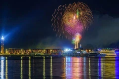 Chương trình trình diễn pháo hoa bên bờ Vịnh Hạ Long hứa hẹn thu hút đông đảo du khách và nhân dân.