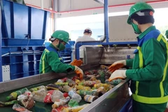 Xử lý rác thải nhựa là vấn đề cấp bách hiện nay.