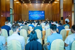 Trường hè nâng cao về Lý thuyết trường lượng tử và lực hấp dẫn lượng tử 2025 chính thức khai mạc tại thành phố Quy Nhơn, Bình Định.