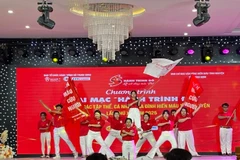 Chương trình văn nghệ khai mạc buổi lễ.