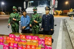 Đối tượng Dân cùng tang vật và phương tiện bị lực lượng Biên phòng Quảng Ninh bắt giữ.