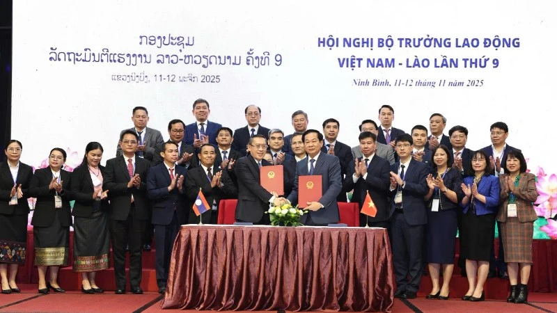 Lễ ký kết hợp tác giữa Bộ Nội vụ Việt Nam với Bộ Lao động và Phúc lợi xã hội Lào.