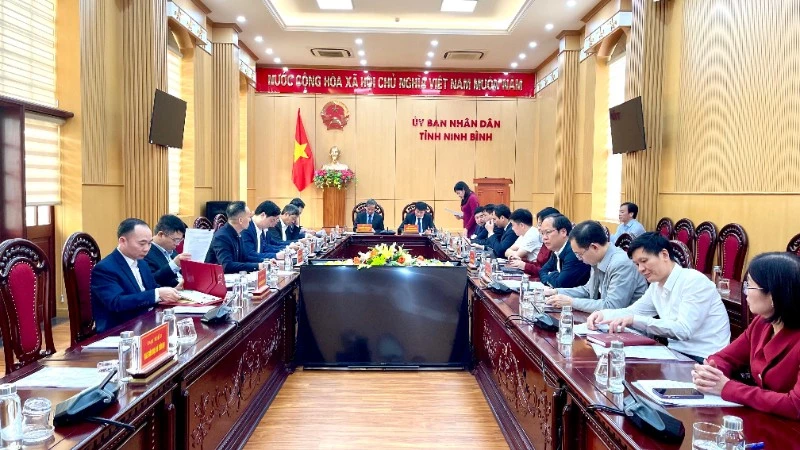 Quang cảnh buổi làm việc.