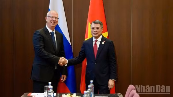 Thủ tướng Chính phủ Lê Minh Hưng tiếp Tổng Giám đốc Quỹ Đầu tư trực tiếp Nga Kirill Dmitriev. (Ảnh: XUÂN HƯNG)