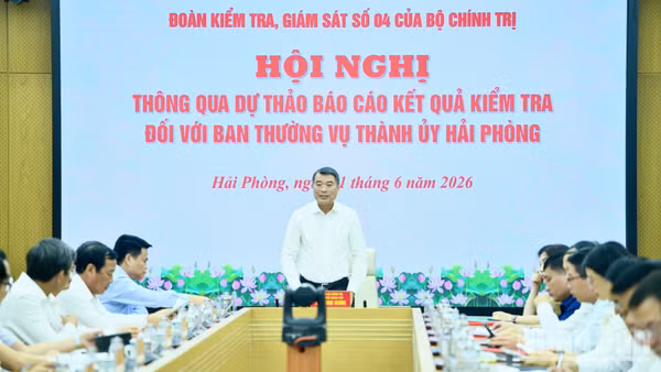Đồng chí Lê Minh Hưng, Ủy viên Bộ Chính trị, Thủ tướng Chính phủ, Trưởng Đoàn Kiểm tra, giám sát số 04 của Bộ Chính trị phát biểu ý kiến tại hội nghị. (Ảnh: Thanh Giang)