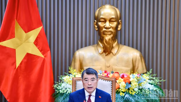 Thủ tướng Chính phủ Lê Minh Hưng điện đàm với Thủ tướng Trung Quốc Lý Cường. (Ảnh: Thanh Giang)