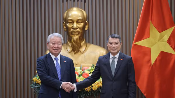 Thủ tướng Chính phủ Lê Minh Hưng và ông Tanaka Akihiko, Chủ tịch Cơ quan Hợp tác quốc tế Nhật Bản (JICA). (Ảnh: VGP/Nhật Bắc)