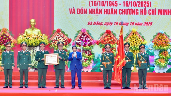 Việt Nam Coi Trọng Và Mong Muốn Thúc Đẩy Quan Hệ Hữu Nghị, Hợp Tác Nhiều Mặt Với Liên Bang Saint Kitts Và Nevis Thủ Tướng Chính Phủ Phạm Minh Chính Trao Huân Chương Hồ Chí Minh Tặng Lực Lượng Vũ Trang Quân Khu 5. (Ảnh: Thanh Giang)