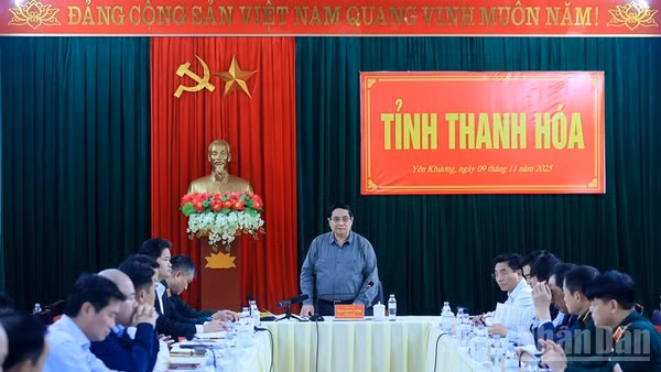 Thủ tướng Chính phủ Phạm Minh Chính chủ trì buổi làm việc với Thường trực Tỉnh ủy Thanh Hóa. (Ảnh: Trần Hải) 