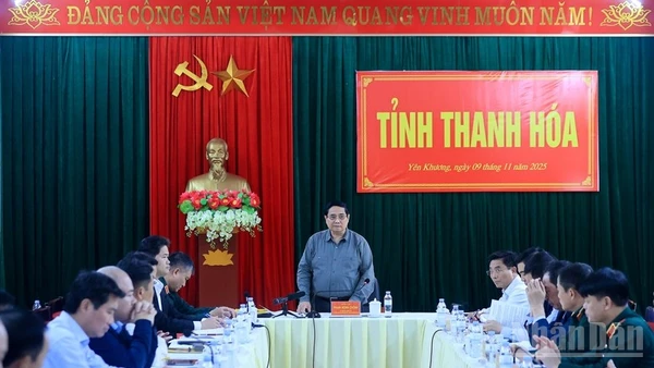 Thủ tướng Chính phủ Phạm Minh Chính chủ trì buổi làm việc với Thường trực Tỉnh ủy Thanh Hóa. (Ảnh: Trần Hải) 