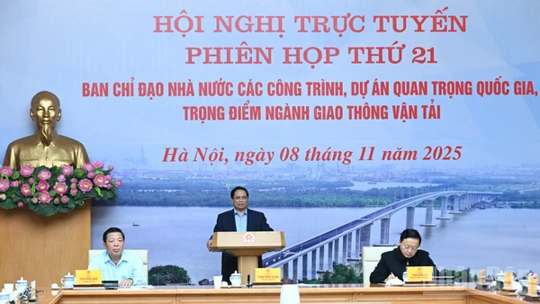 Thủ tướng Chính phủ Phạm Minh Chính chủ trì phiên họp. (Ảnh: TRẦN HẢI)
