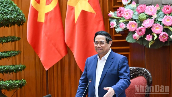 Thủ tướng Chính phủ Phạm Minh Chính phát biểu ý kiến kết luận cuộc họp về đầu tư xây dựng các công trình hạ tầng quan trọng phục vụ Tuần lễ Cấp cao APEC 2027. (Ảnh: Trần Hải)